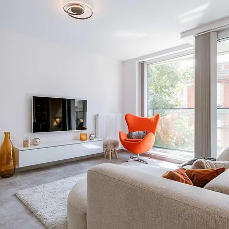 Huswell - Modern With Sunny Terrace In דירה *